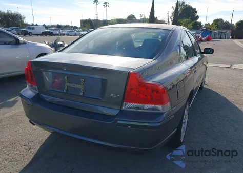 2005 Volvo S60 2.5T z USA, uszkodzony, nr VIN YV1RS592352428802